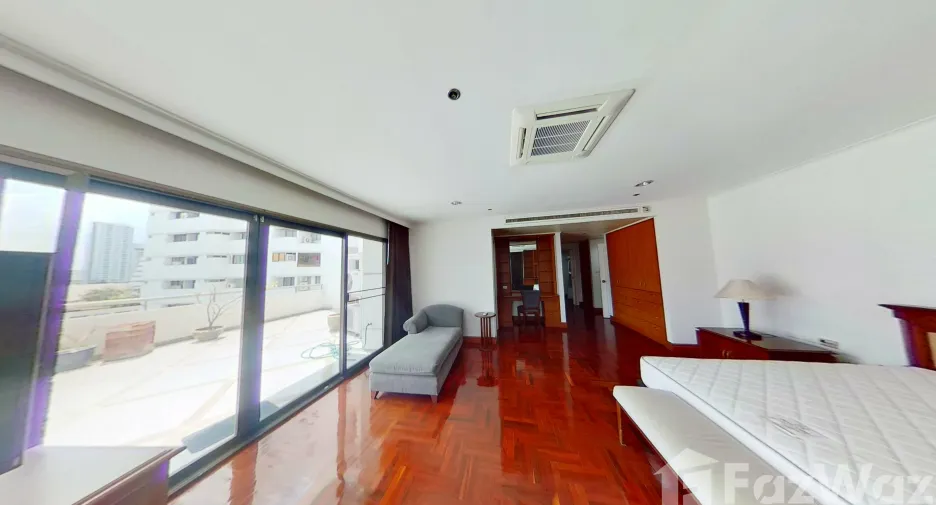 For rent 4 bed condo in Watthana, Bangkok