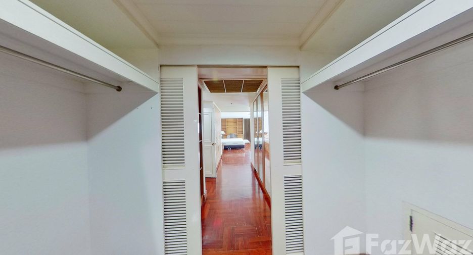 For rent 4 bed condo in Watthana, Bangkok