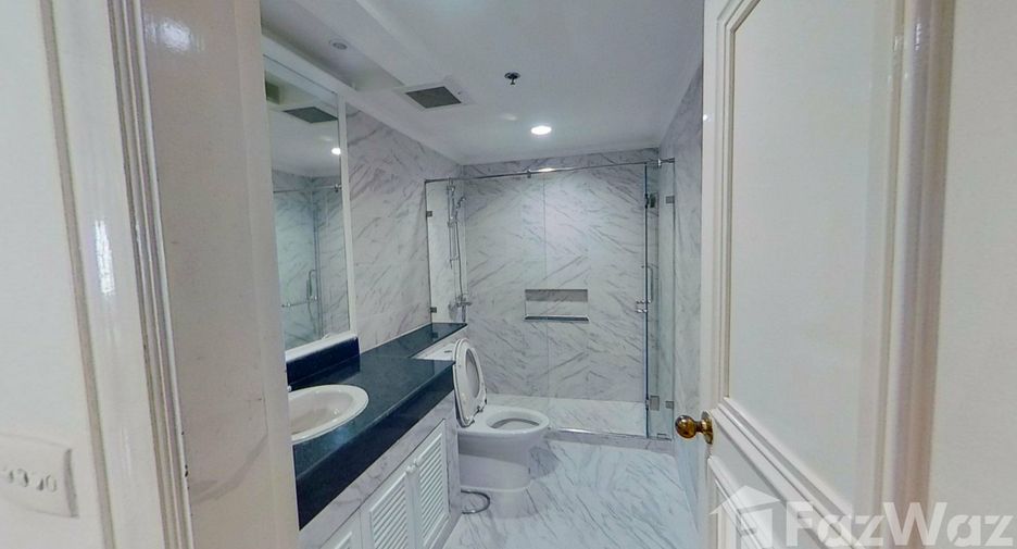 For rent 4 bed condo in Watthana, Bangkok