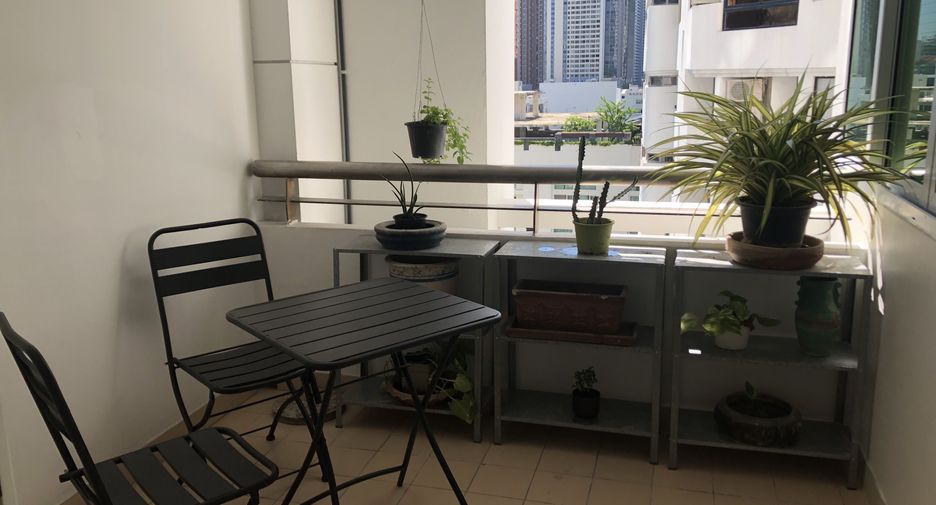 For rent 4 bed condo in Watthana, Bangkok