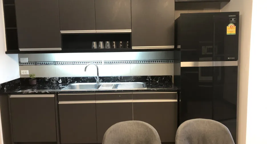 For rent 4 bed condo in Watthana, Bangkok