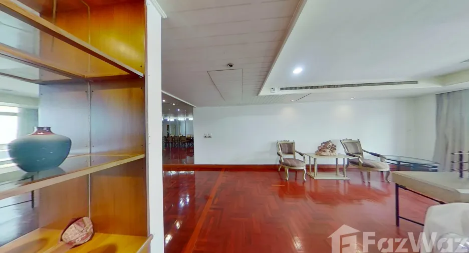 For rent 4 bed condo in Watthana, Bangkok
