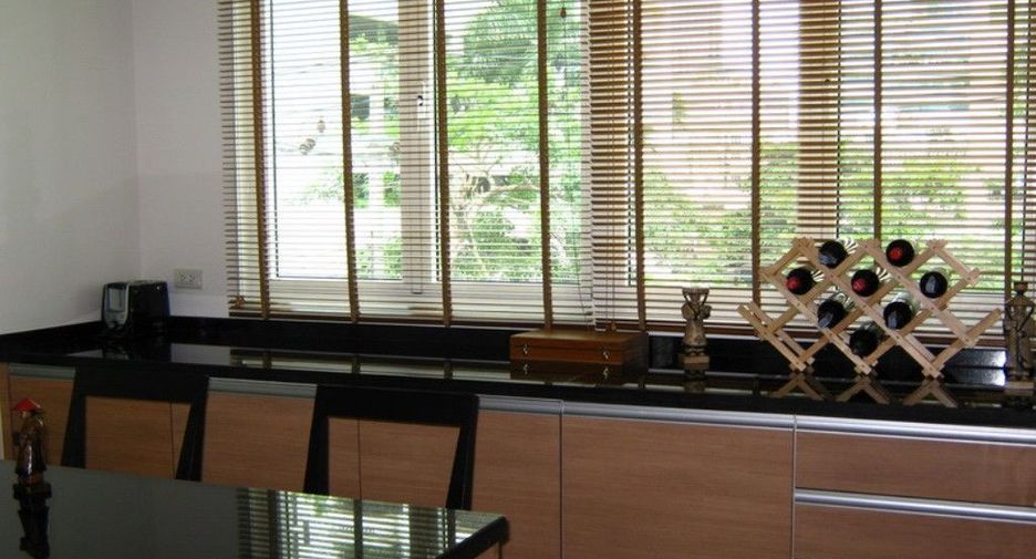 For rent 3 Beds condo in Khlong Toei, Bangkok