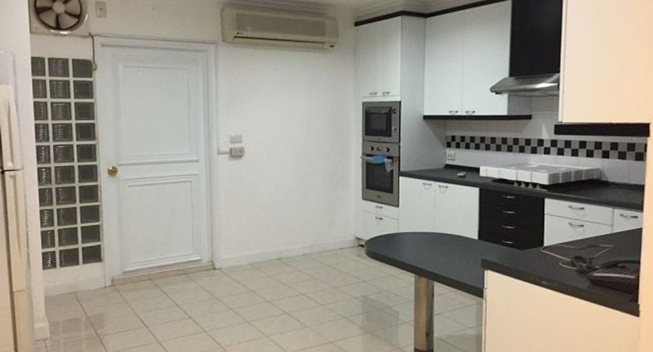 For rent 3 bed condo in Watthana, Bangkok