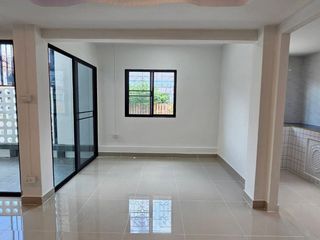 For sale 3 bed townhouse in Thanyaburi, Pathum Thani