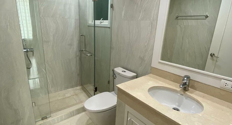 For rent 2 Beds condo in Khlong Toei, Bangkok