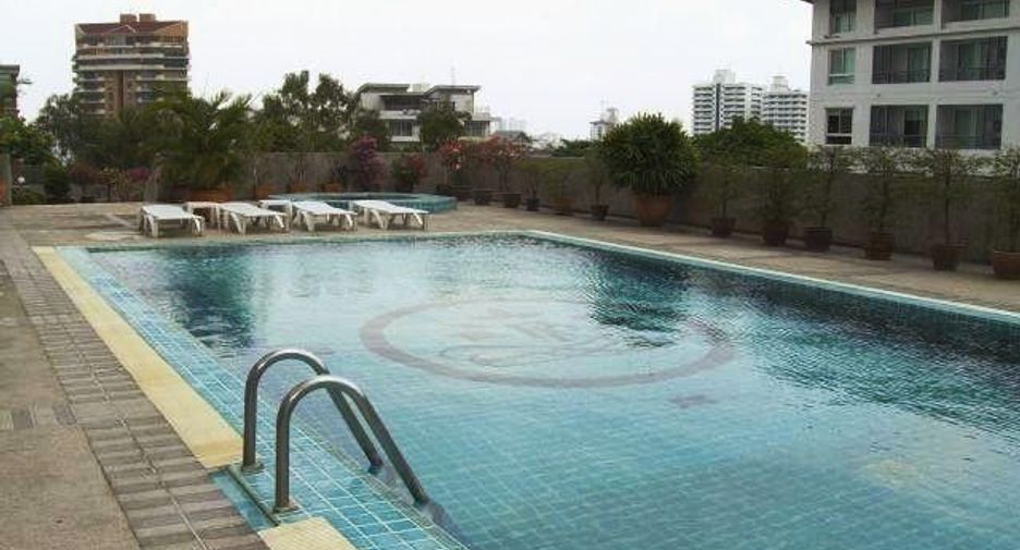 For rent 3 bed condo in Watthana, Bangkok