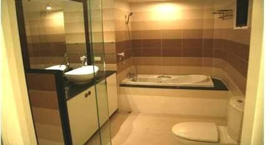 For rent 3 bed condo in Watthana, Bangkok