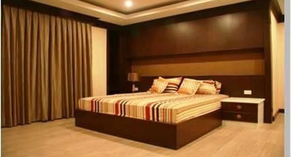 For rent 3 bed condo in Watthana, Bangkok
