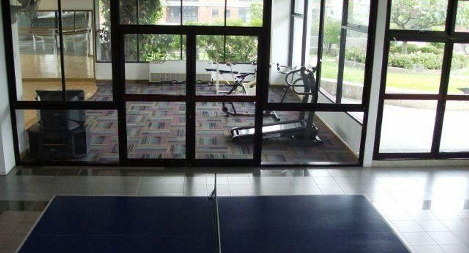 For rent 3 bed condo in Watthana, Bangkok