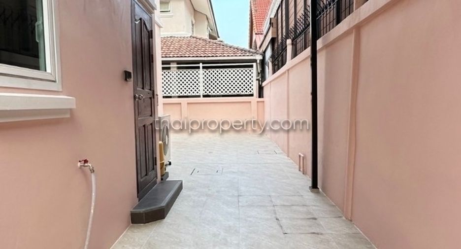 For sale 3 bedrooms house in East Pattaya, Pattaya