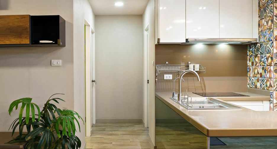 For sale 2 bed condo in Huai Khwang, Bangkok