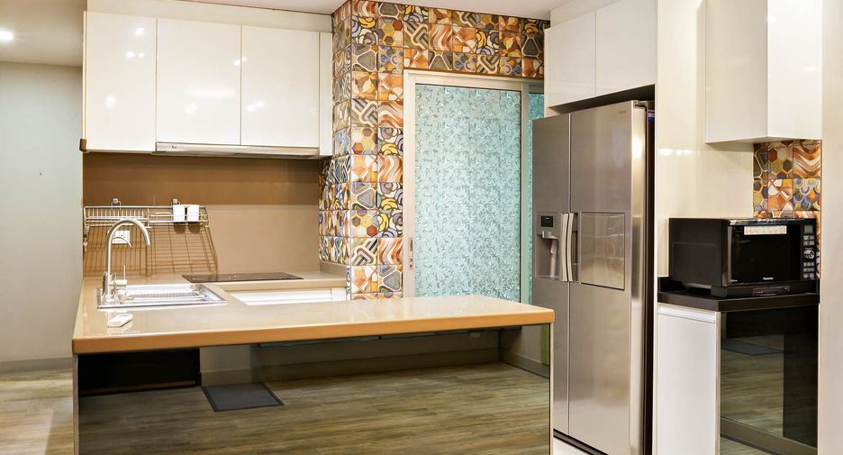 For sale 2 bed condo in Huai Khwang, Bangkok