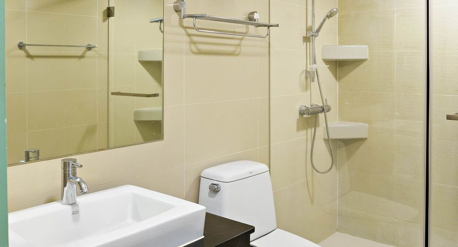 For sale 2 bed condo in Huai Khwang, Bangkok