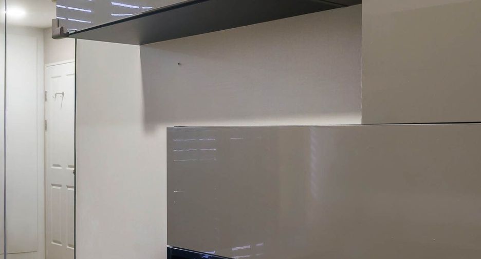 For sale 2 bed condo in Huai Khwang, Bangkok