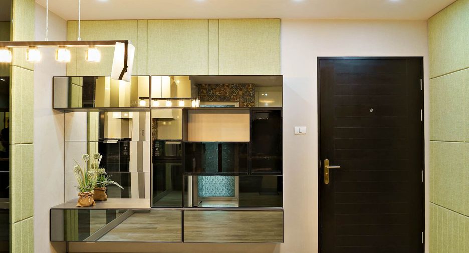 For sale 2 bed condo in Huai Khwang, Bangkok