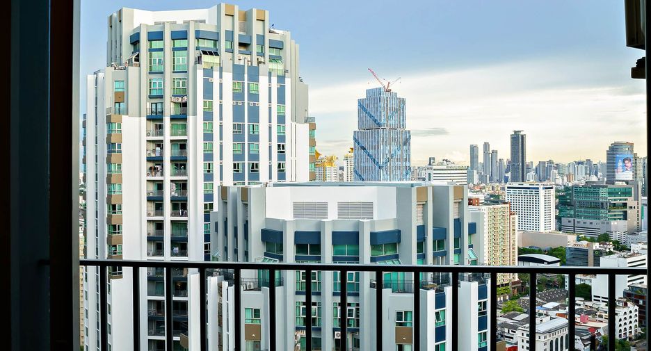 For sale 2 bed condo in Huai Khwang, Bangkok
