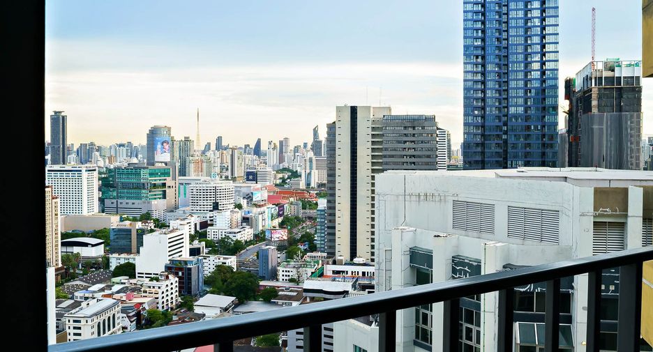 For sale 2 bed condo in Huai Khwang, Bangkok