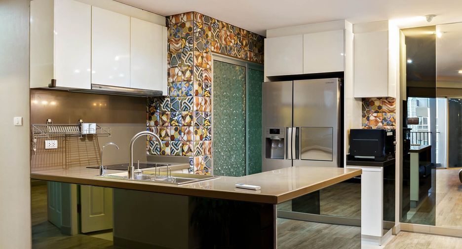 For sale 2 bed condo in Huai Khwang, Bangkok