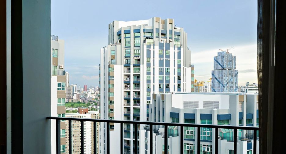 For sale 2 bed condo in Huai Khwang, Bangkok