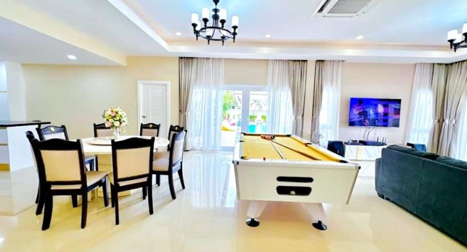 À vendre 4 chambres maison à Huay Yai, Pattaya
