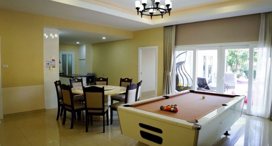 À vendre 4 chambres maison à Huay Yai, Pattaya