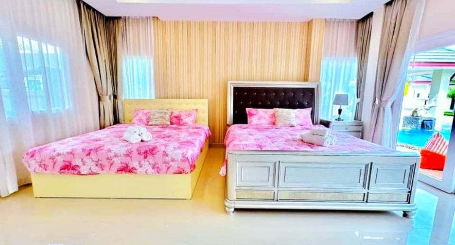 À vendre 4 chambres maison à Huay Yai, Pattaya
