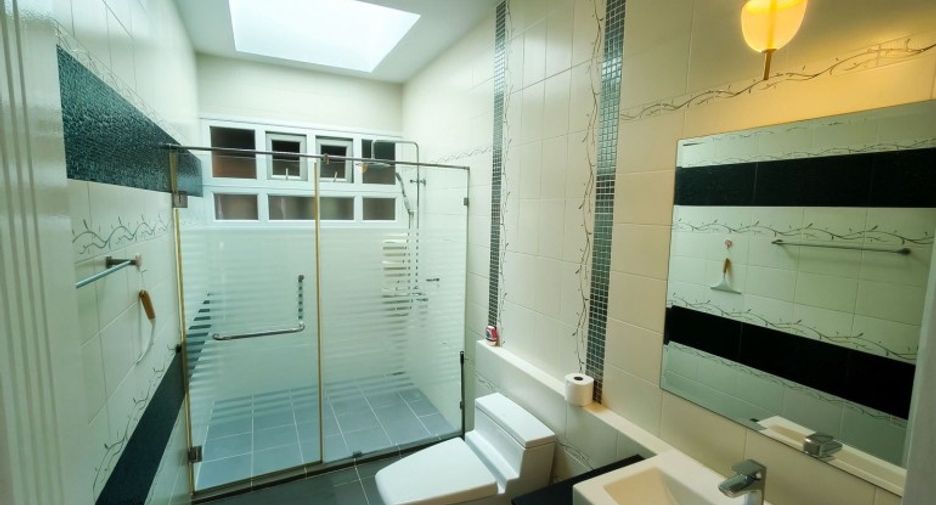À vendre 4 chambres maison à Huay Yai, Pattaya