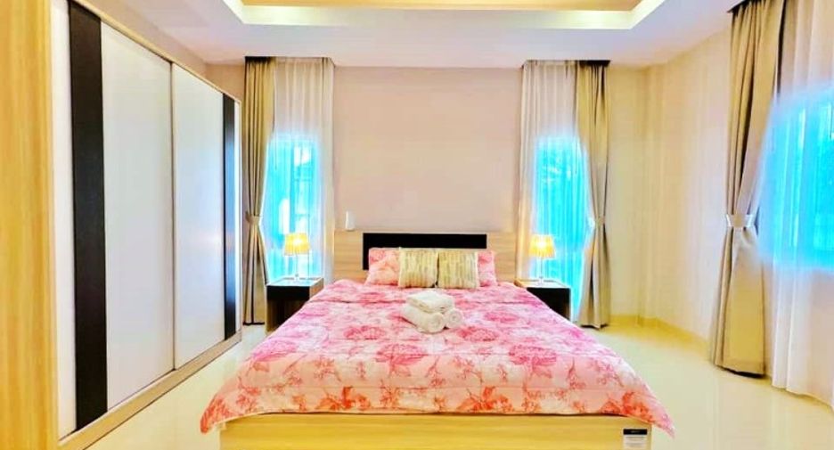 À vendre 4 chambres maison à Huay Yai, Pattaya