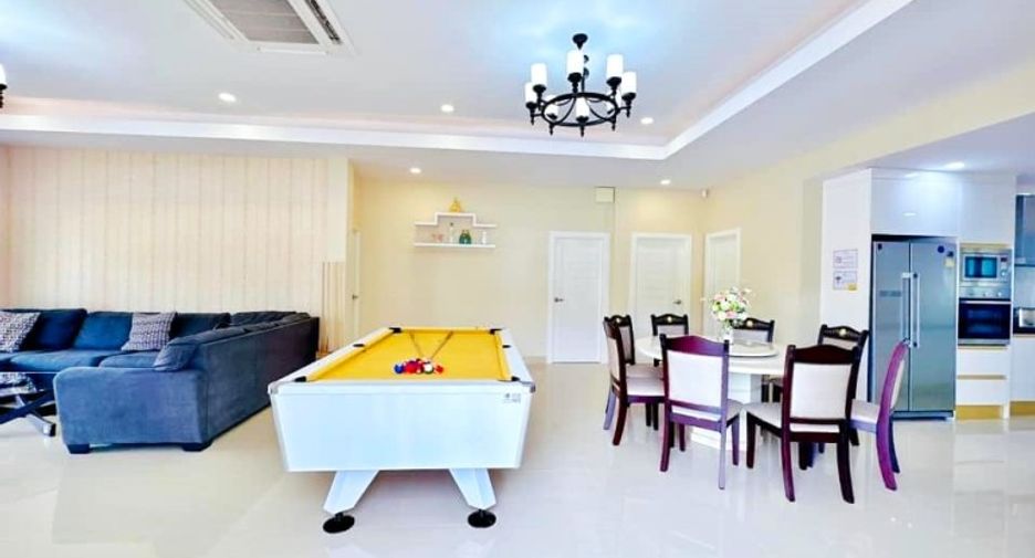 À vendre 4 chambres maison à Huay Yai, Pattaya