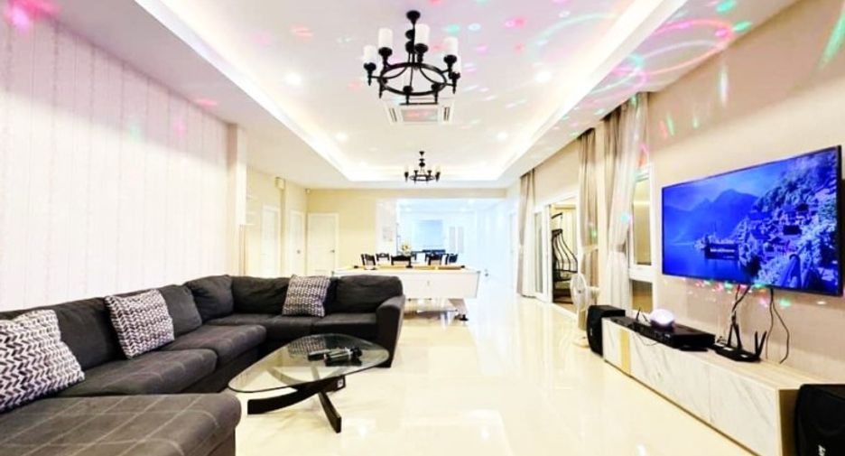 À vendre 4 chambres maison à Huay Yai, Pattaya