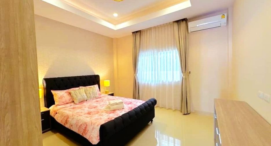 À vendre 4 chambres maison à Huay Yai, Pattaya