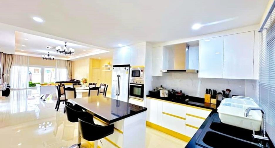 À vendre 4 chambres maison à Huay Yai, Pattaya