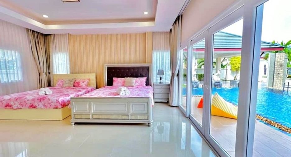 À vendre 4 chambres maison à Huay Yai, Pattaya