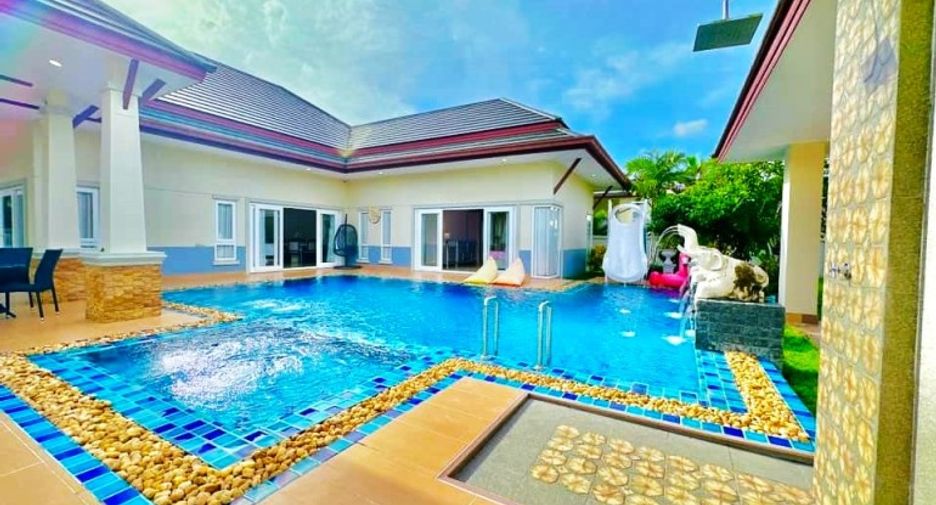 À vendre 4 chambres maison à Huay Yai, Pattaya