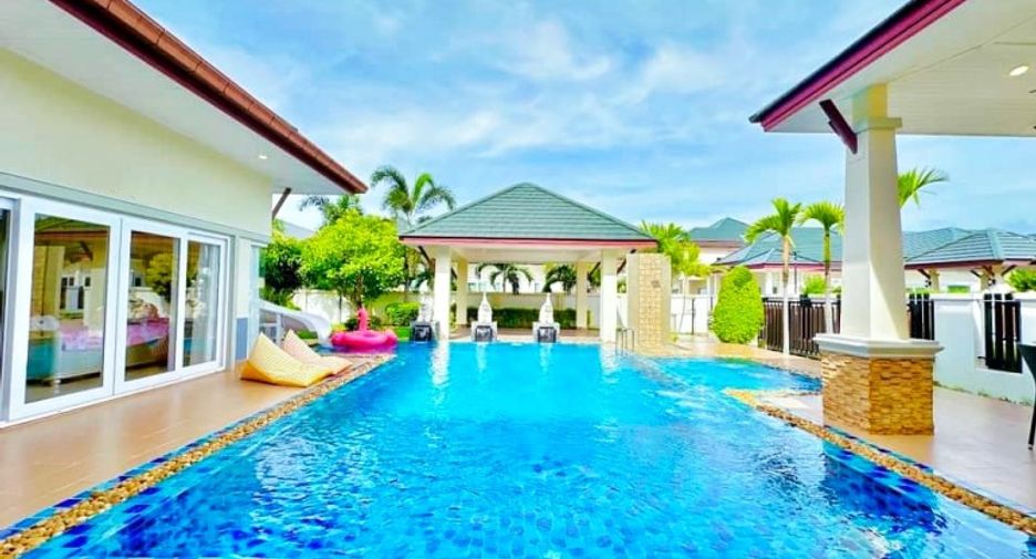 À vendre 4 chambres maison à Huay Yai, Pattaya