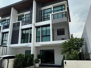 For sale 3 bed townhouse in Lat Phrao, Bangkok