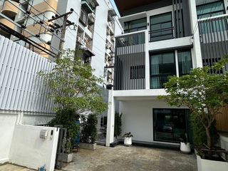 For sale 3 bed townhouse in Lat Phrao, Bangkok