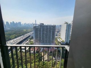 For rent 2 bed condo in Huai Khwang, Bangkok