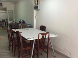 For sale 3 bed townhouse in Khlong Toei, Bangkok