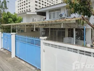 For rent 4 bed house in Huai Khwang, Bangkok