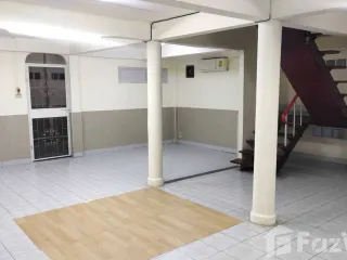 For rent 4 bed house in Huai Khwang, Bangkok