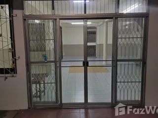 For rent 4 bed house in Huai Khwang, Bangkok