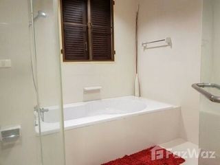 For rent 2 bed condo in Huai Khwang, Bangkok