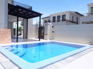 Haus zur Miete und zum Kauf mit 5 Zimmer in Bang Lamung, Chonburi