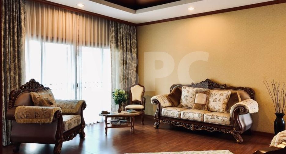 Casa en venta de 3 habitaciones en Si Racha, Chonburi