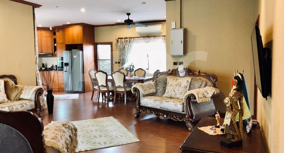 Casa en venta de 3 habitaciones en Si Racha, Chonburi