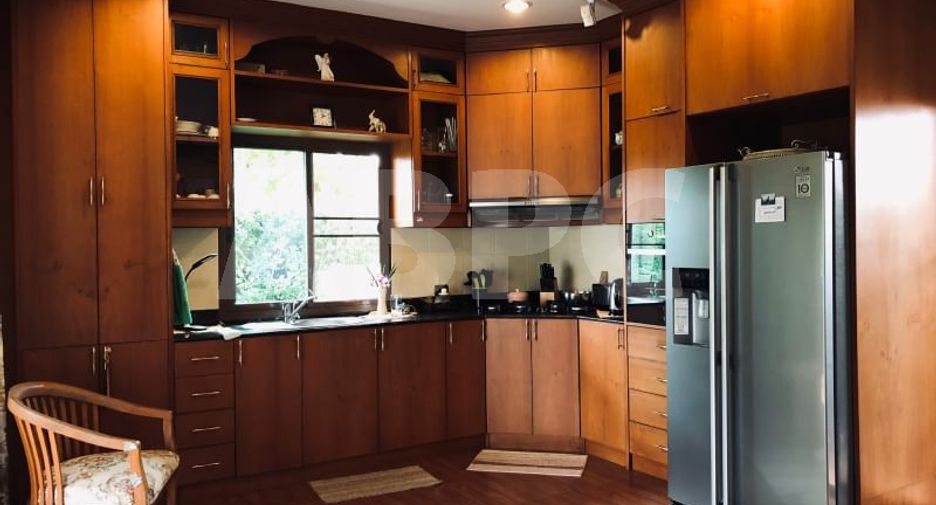 Casa en venta de 3 habitaciones en Si Racha, Chonburi
