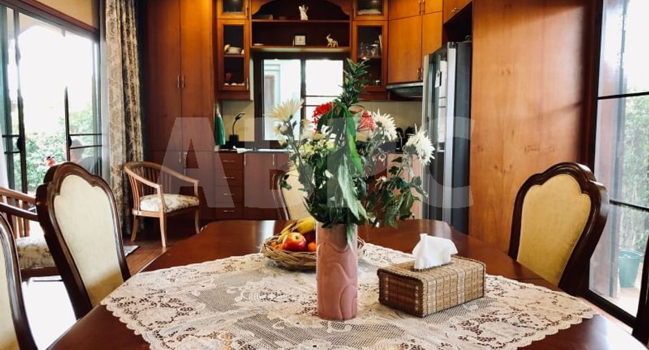 Casa en venta de 3 habitaciones en Si Racha, Chonburi