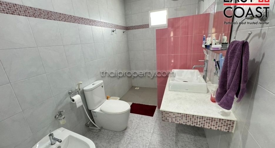 For sale 3 bedrooms house in East Pattaya, Pattaya